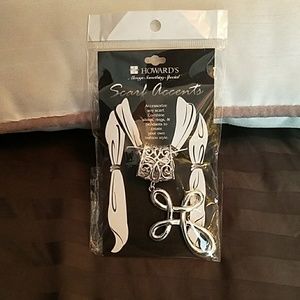 Scarf accent (scarf not included)